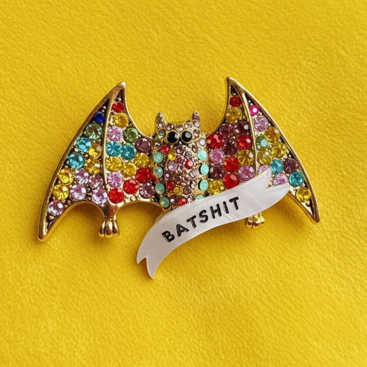Batshit, diamanté bat pin