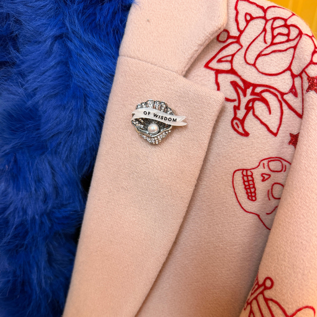 Pearl of Wisdom, diamanté pin