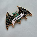 Batshit, diamanté bat pin