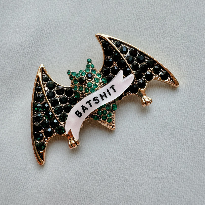 Batshit, diamanté bat pin