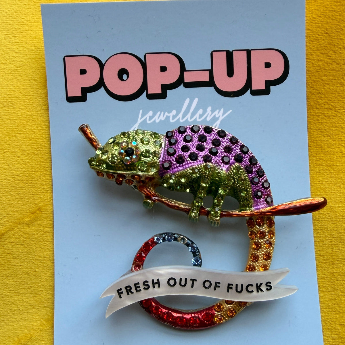 A CHAMELEON THAT’S GIVEN UP. Diamanté pin