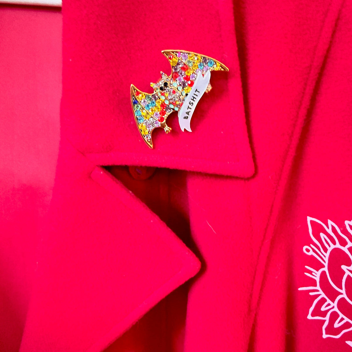 Batshit, diamanté bat pin