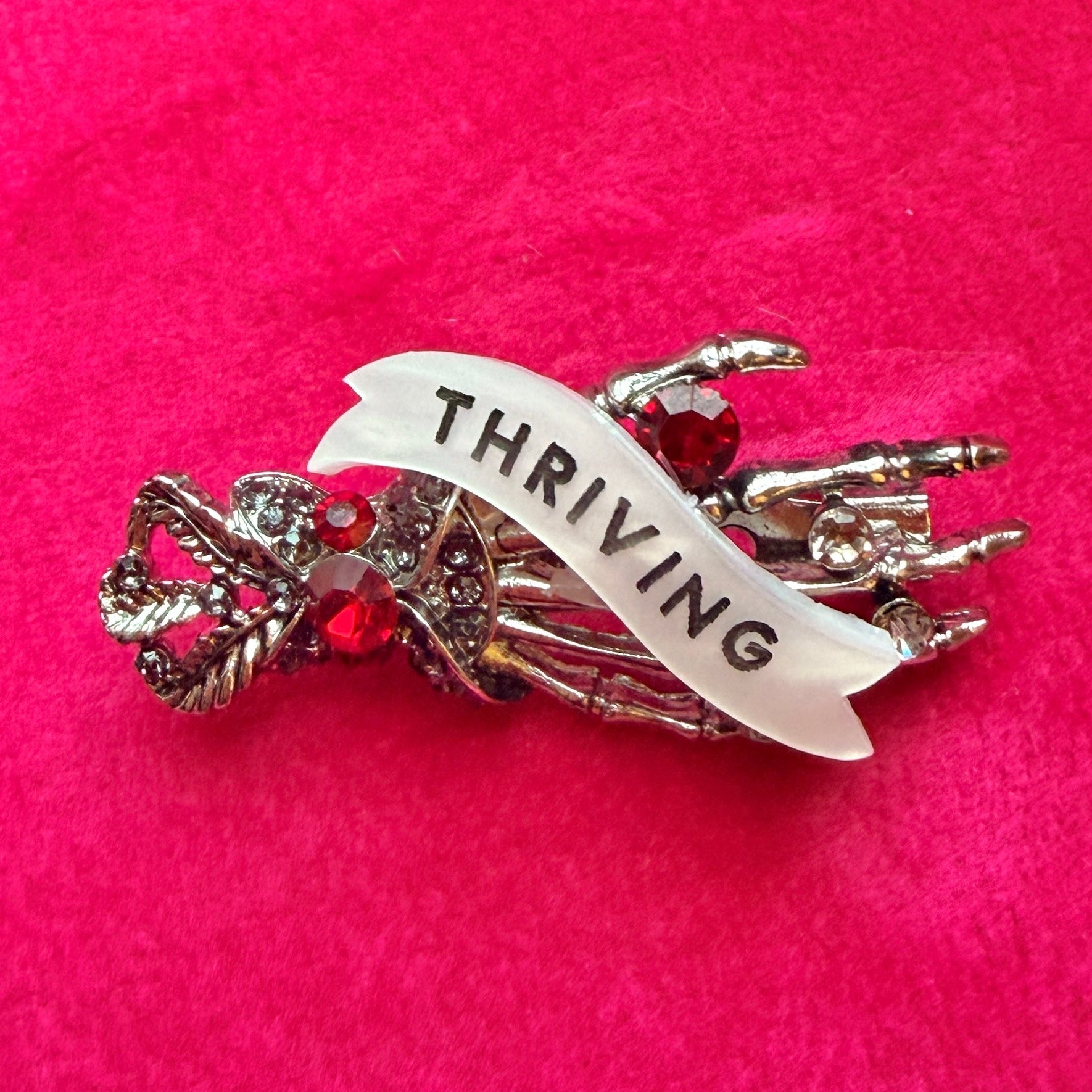 Skeleton hand, Thriving, diamanté pin