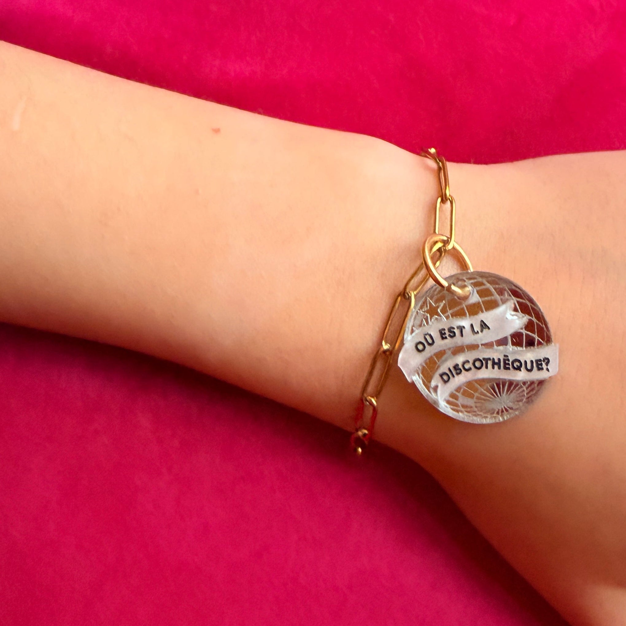 OÚ EST LA DISCOTHÈQUE? Emergency alert paperclip bracelet