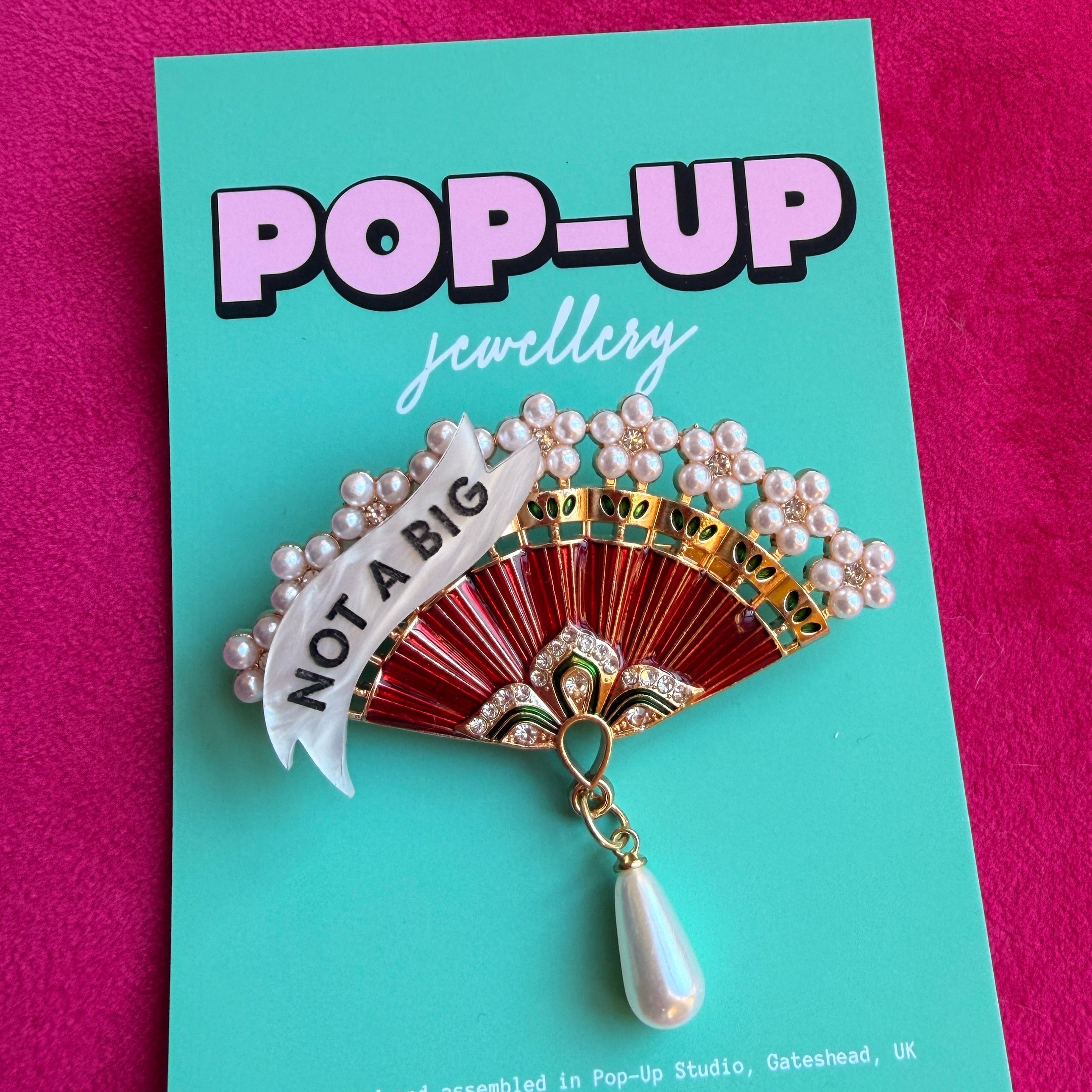 NOT A BIG FAN, diamanté pin