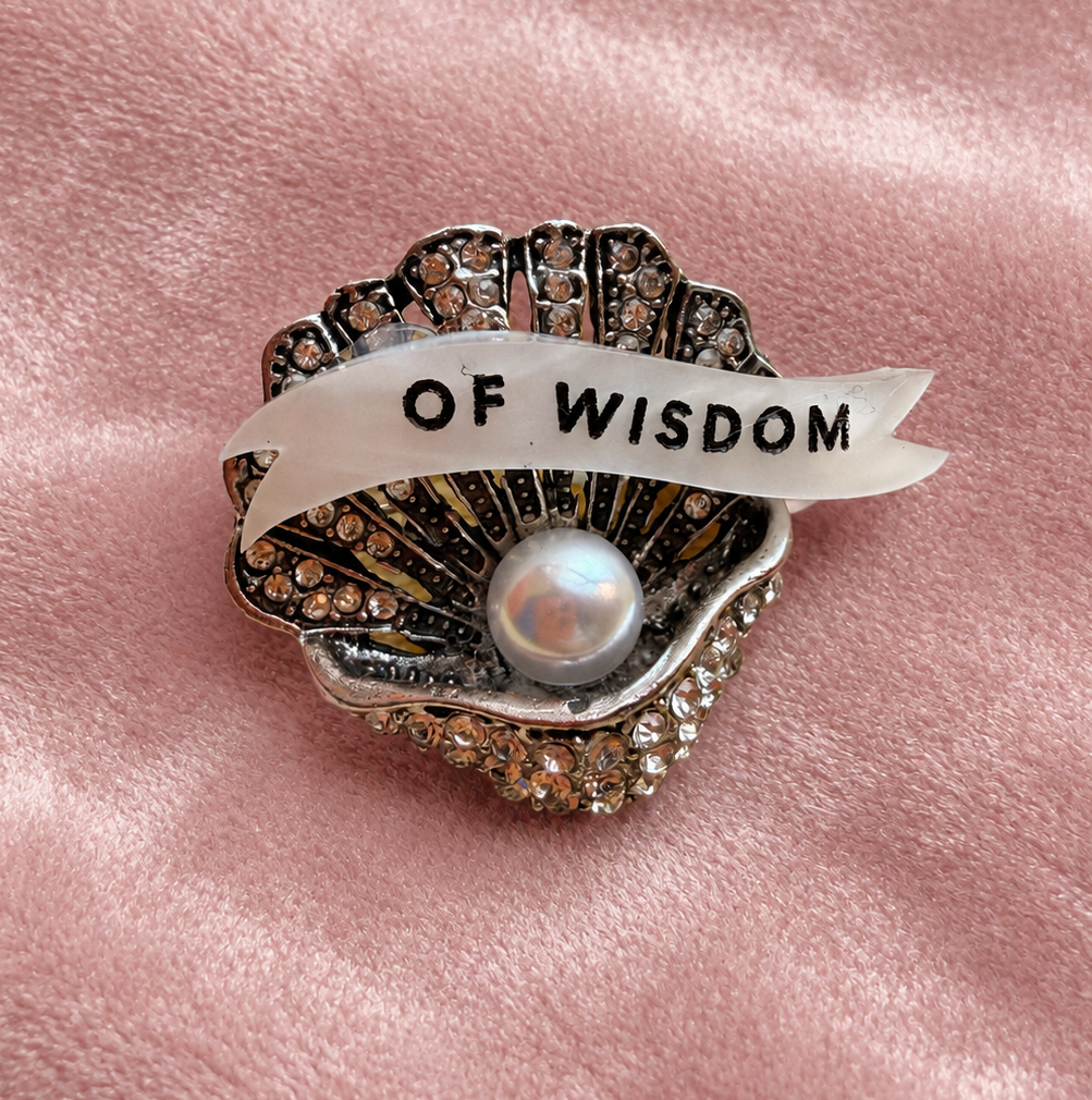 Pearl of Wisdom, diamanté pin