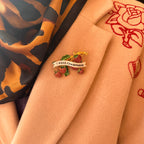 I NEED champagne, Strawberry pin