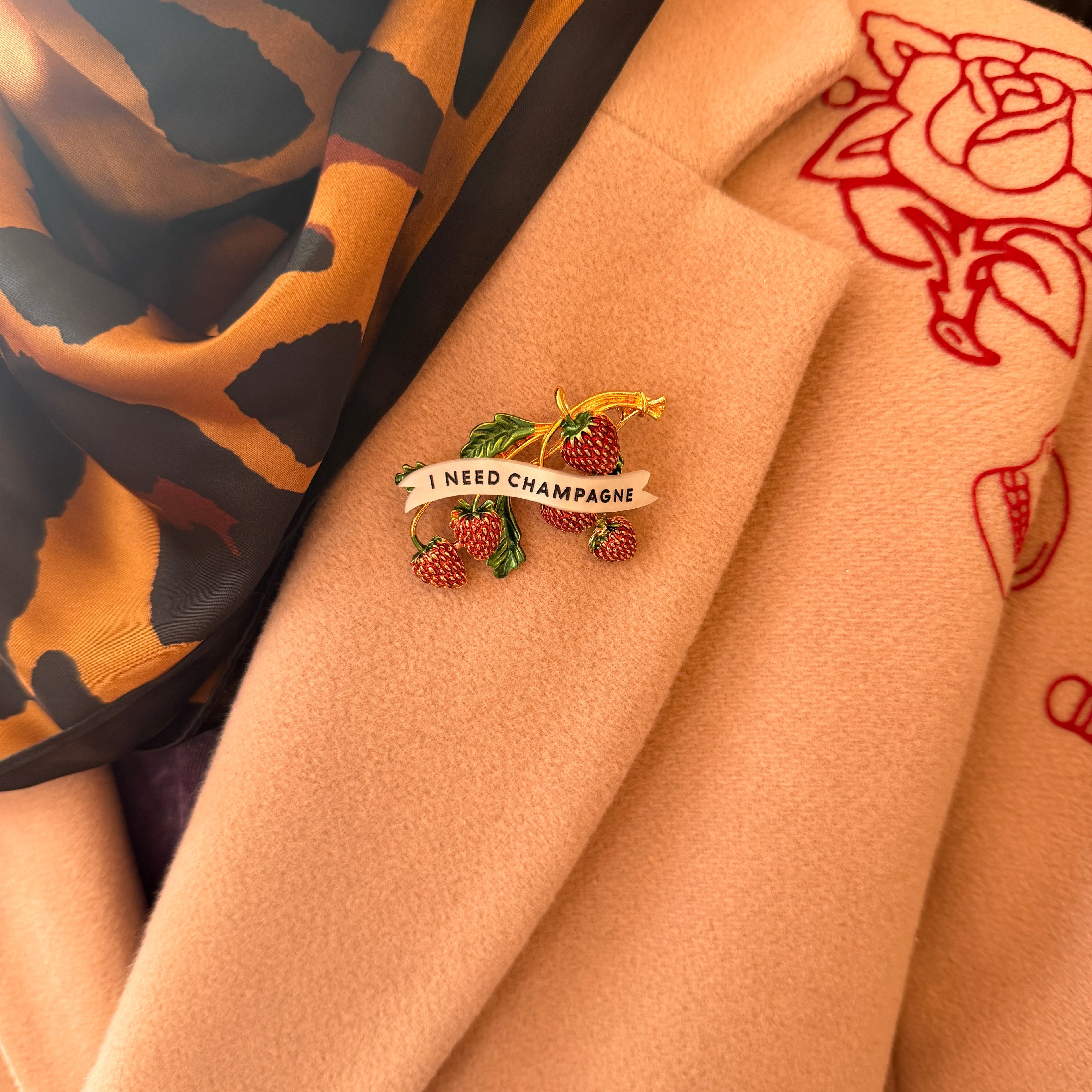 I NEED champagne, Strawberry pin