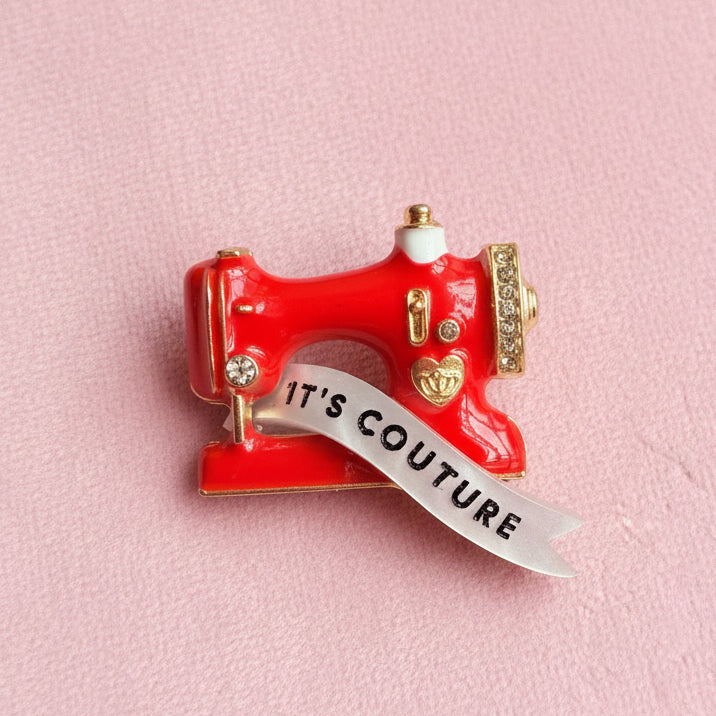 ITS COUTURE DAAAAAAARLING! Sewing machine pin.