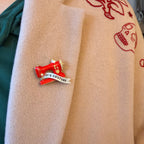 ITS COUTURE DAAAAAAARLING! Sewing machine pin.