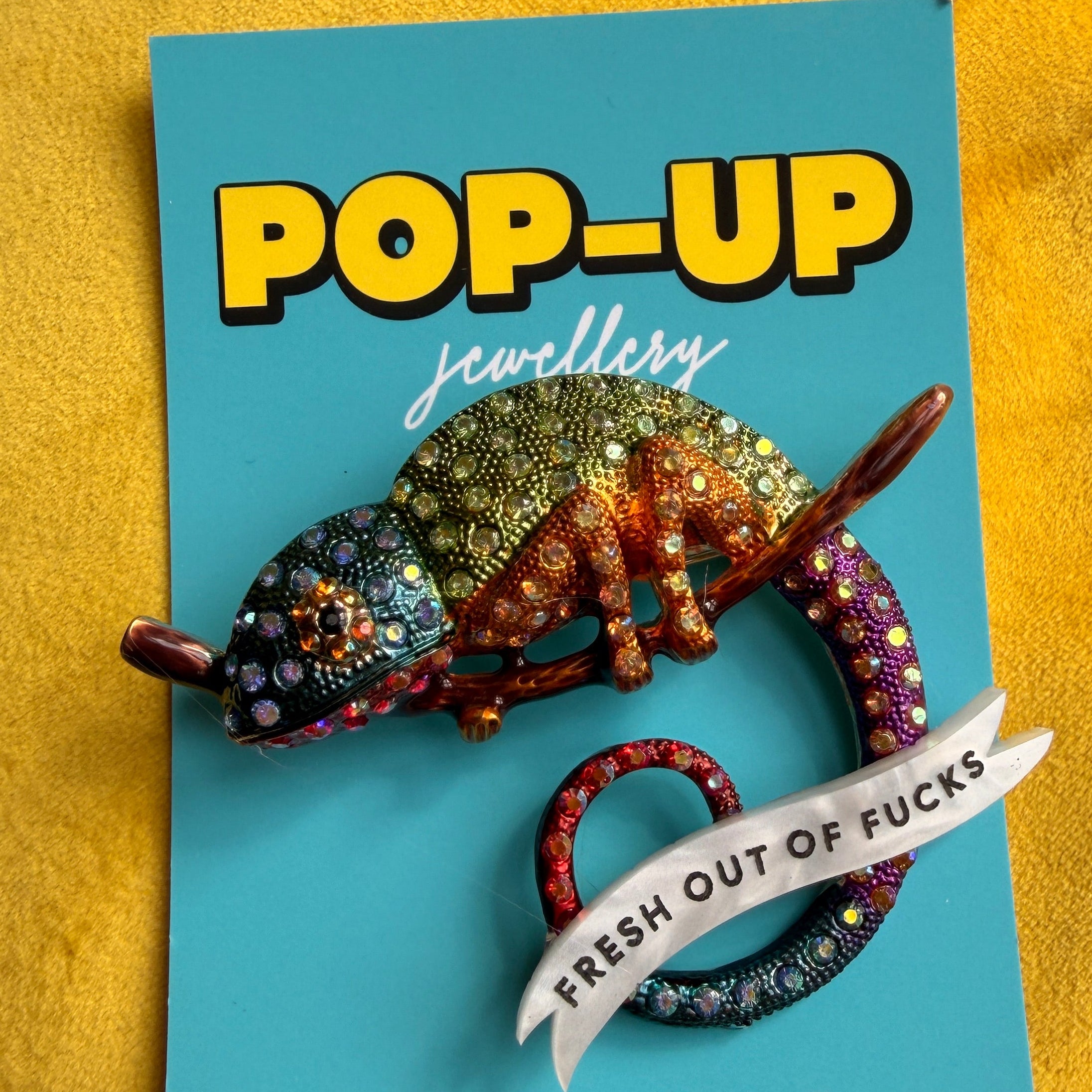 A CHAMELEON THAT’S GIVEN UP. Diamanté pin